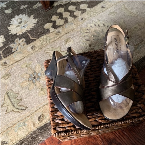 Soft spot bronze sandal - Picture 2 of 2